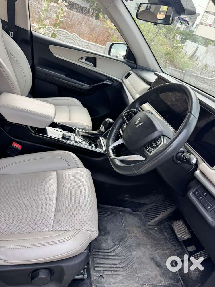 Mahindra Xuv700 Ax7l 6 Str At, 2022, Petrol