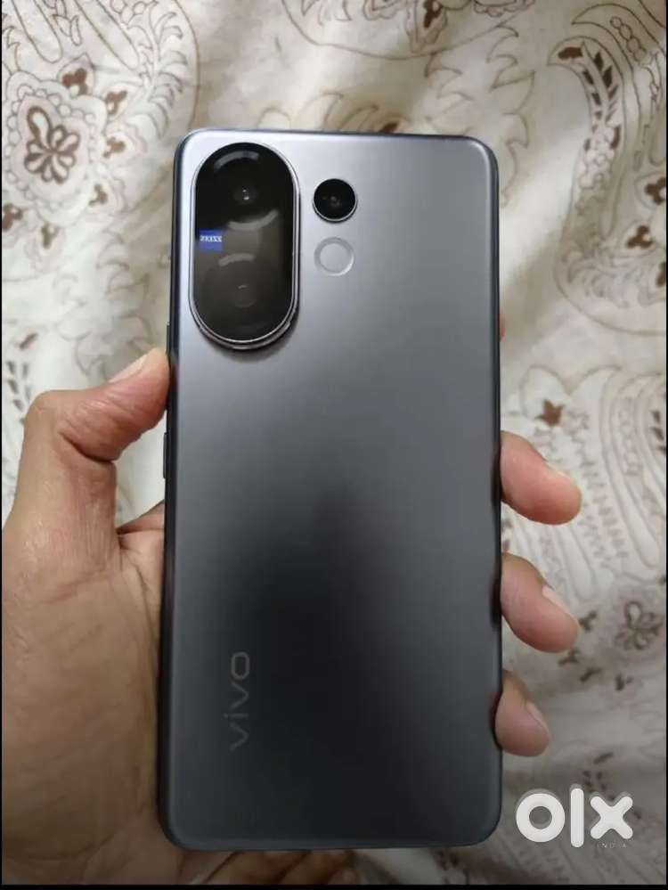 Vivo v60 128/ realme gt 6t 256 gb