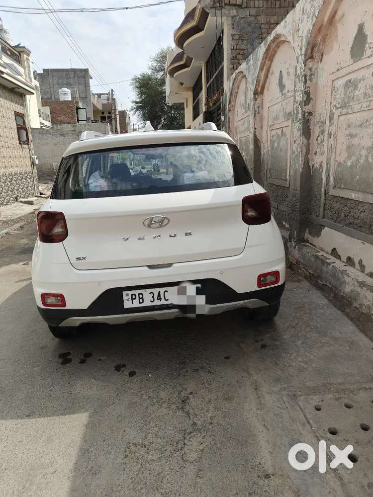Hyundai Venue 2021 Diesel Well Maintained