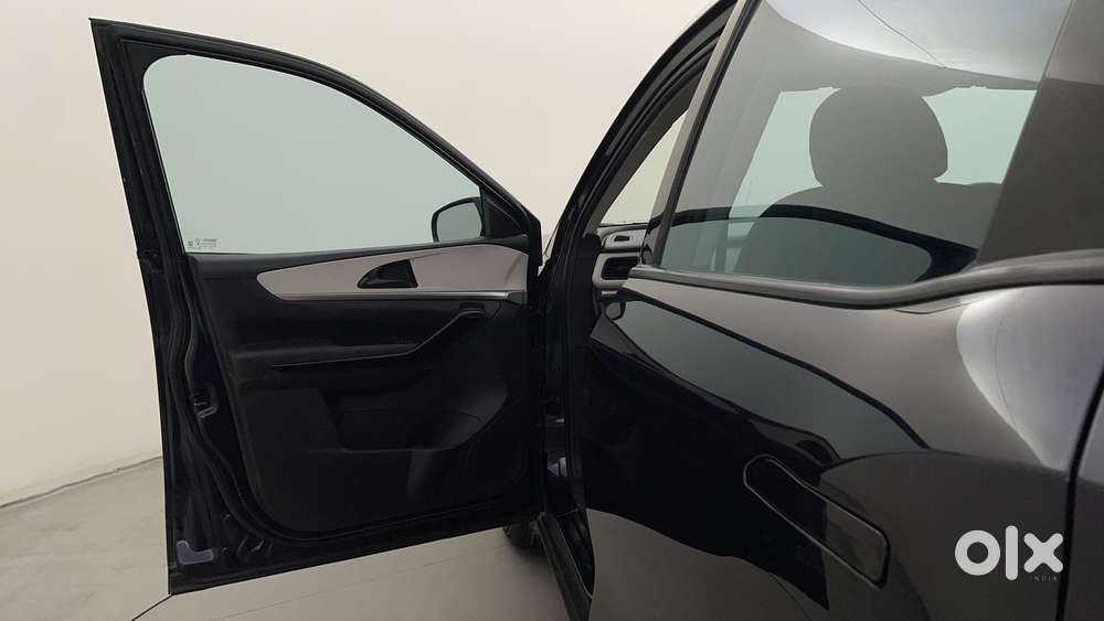 Mahindra Xuv700 2.2 Ax 5 Diesel At 7 Str, 2023, Diesel