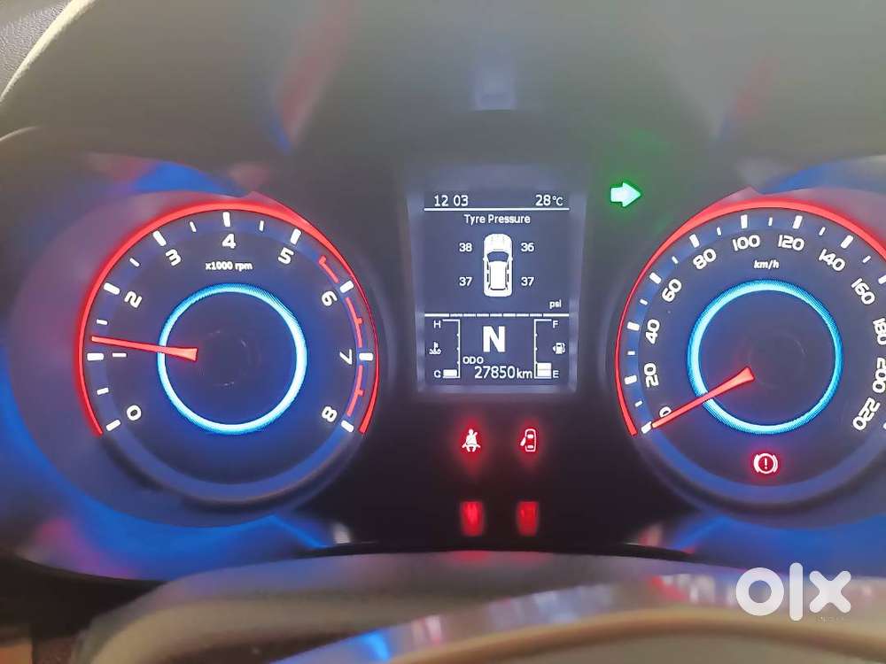 Xuv300 W8 O Petrol Amt