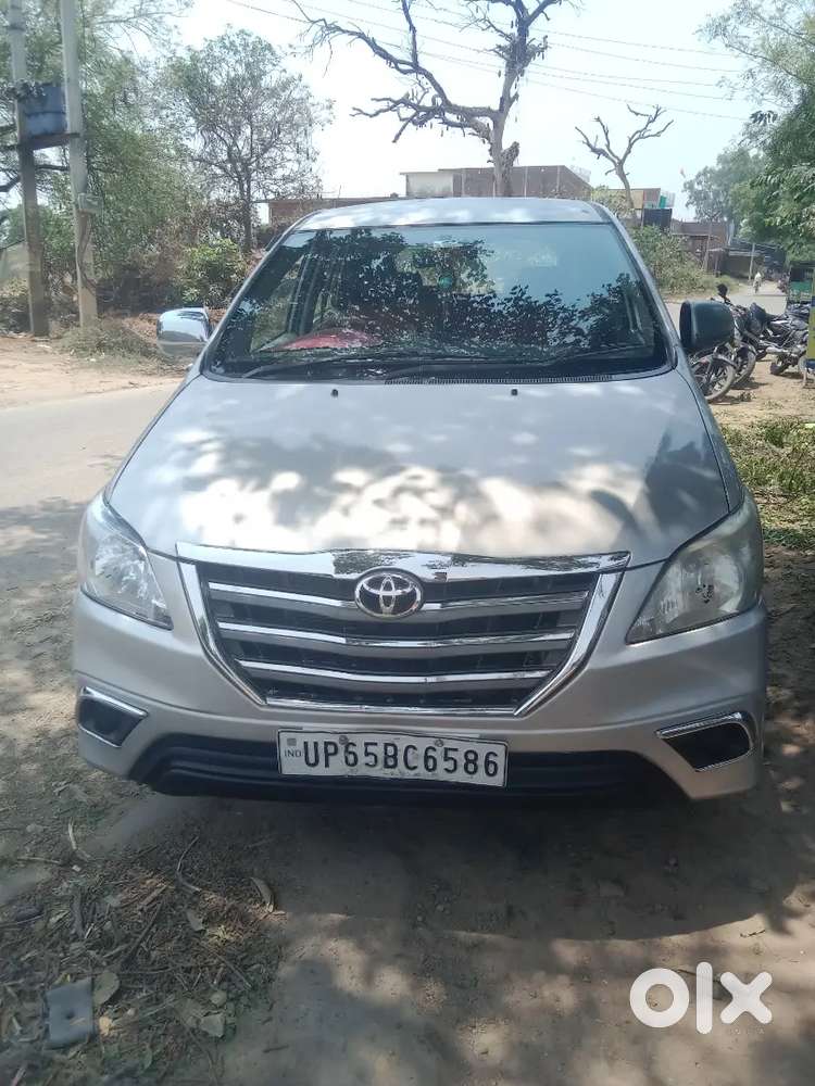 Toyota Innova Car Gadi Ekadam Sahi Hai.