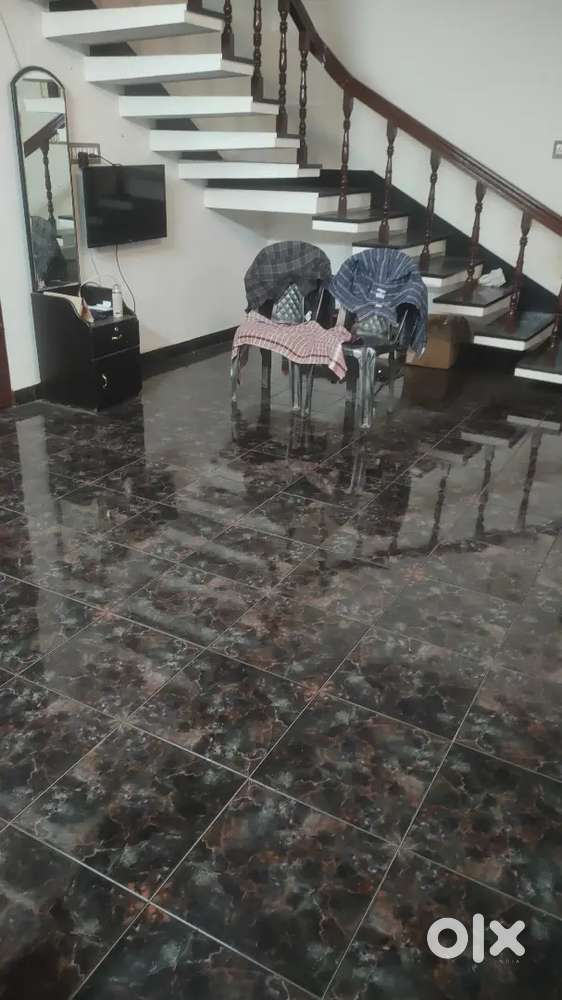 ELAMAKKARA 2 BHK 1 ST FLOOR 3 or 4 EMPLOYED BACHELORS RENT For Rent