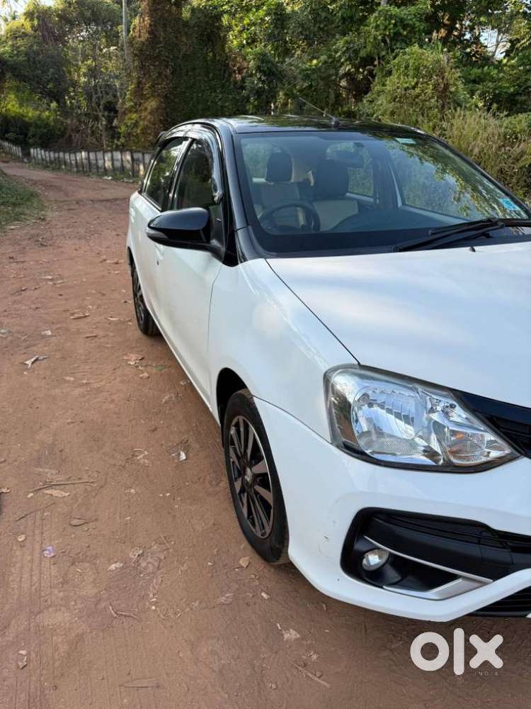 Toyota Etios Liva V Dual Tone, 2018, Petrol