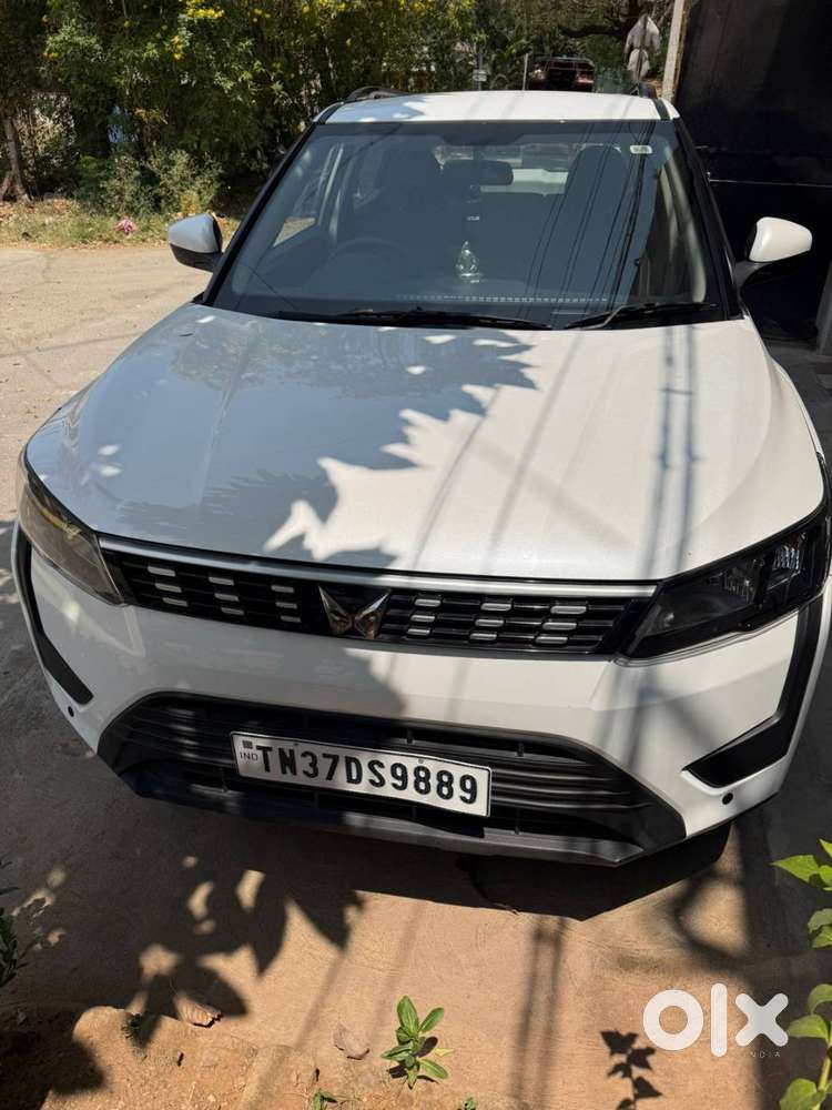 Mahindra Xuv300 2024 Petrol Well Maintained