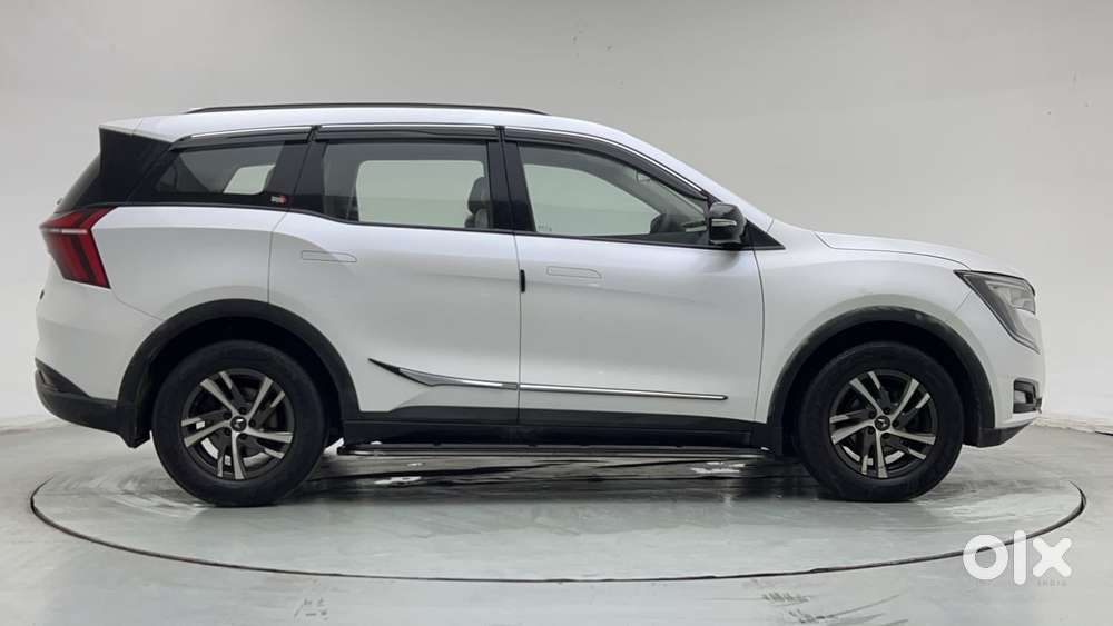 Mahindra Xuv700 2.0 Ax 5 Petrol Mt Str, 2022, Petrol