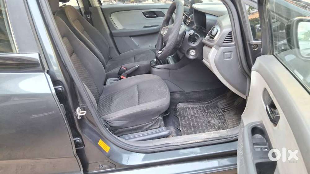 Tata Altroz 1.2 Xe, 2020, Petrol