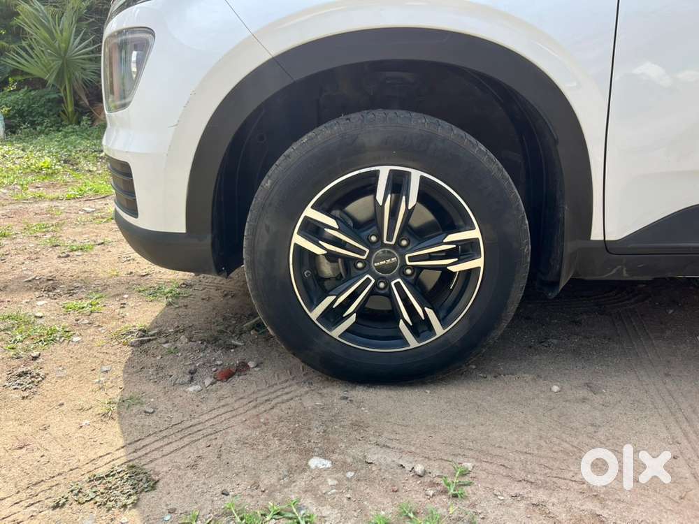 Hyundai Venue Petrol Manual 2024
