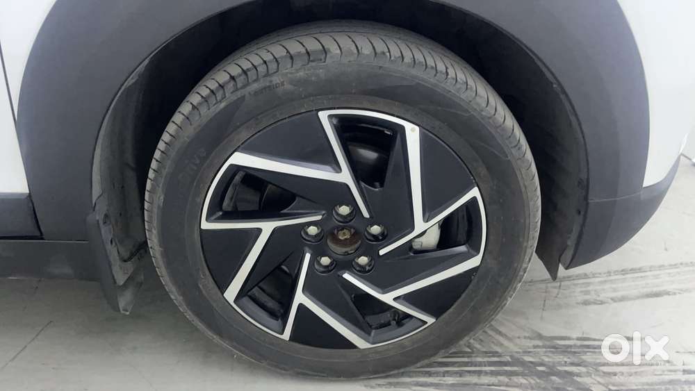 Mahindra Xuv 3xo Ax7l 1.2 Petrol At (pg), 2024, Petrol