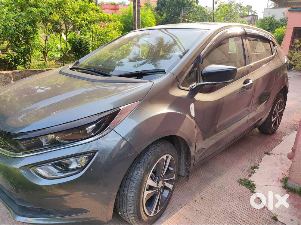 Tata Altroz Petrol With Sunroof In Good Condition