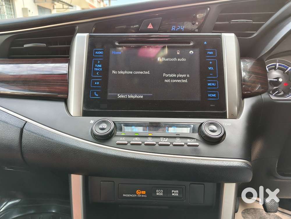 Toyota Innova Crysta 2016 2.4 V 8 Seat