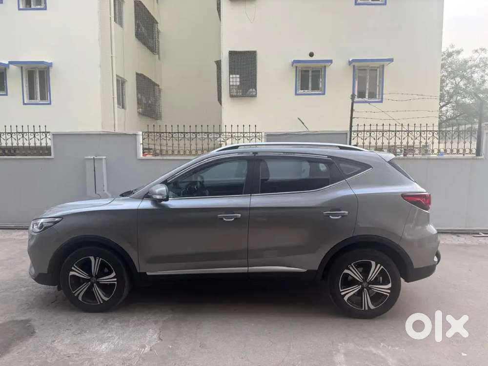 Mg Astor Savvy Red Adas