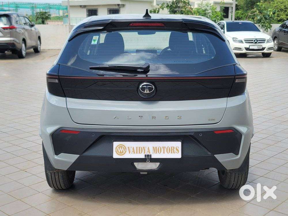 Tata Altroz Accomplished S Petrol Mt, 2026, Petrol