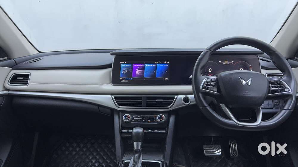 Mahindra Xuv700 2.0 Ax 7 Petrol At Str, 2022, Petrol