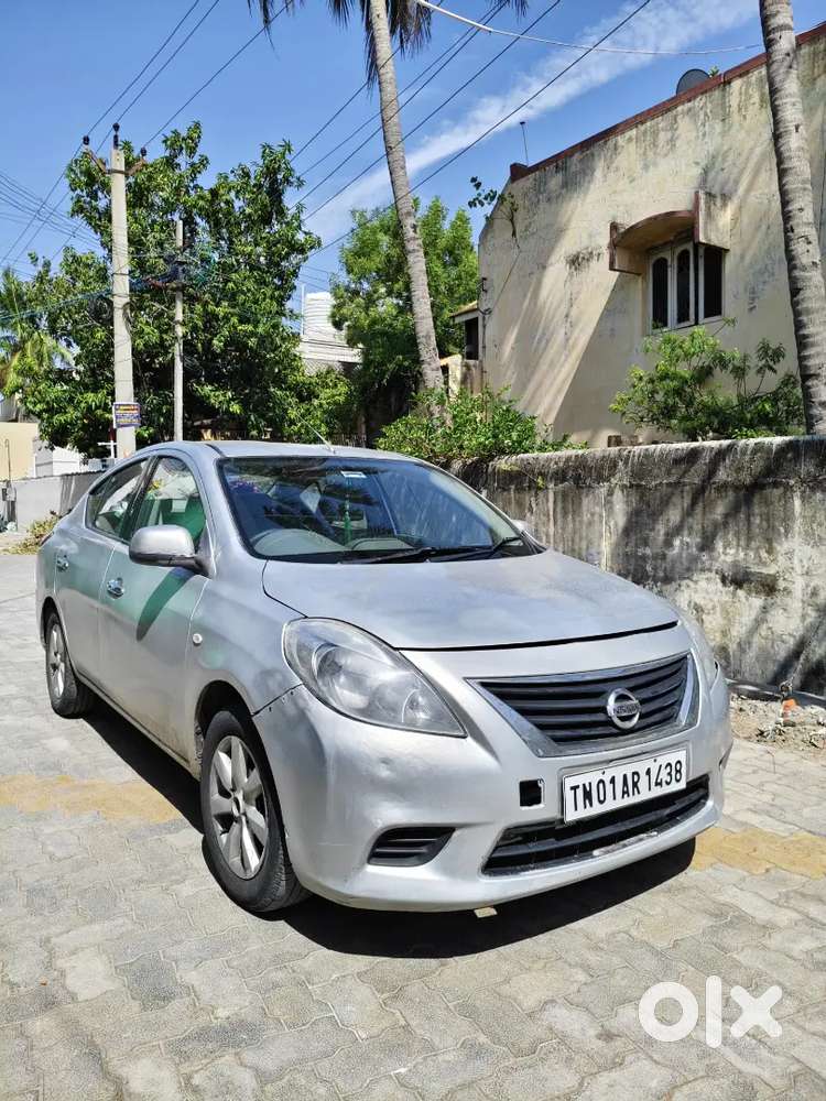 Nissan Sunny 2012