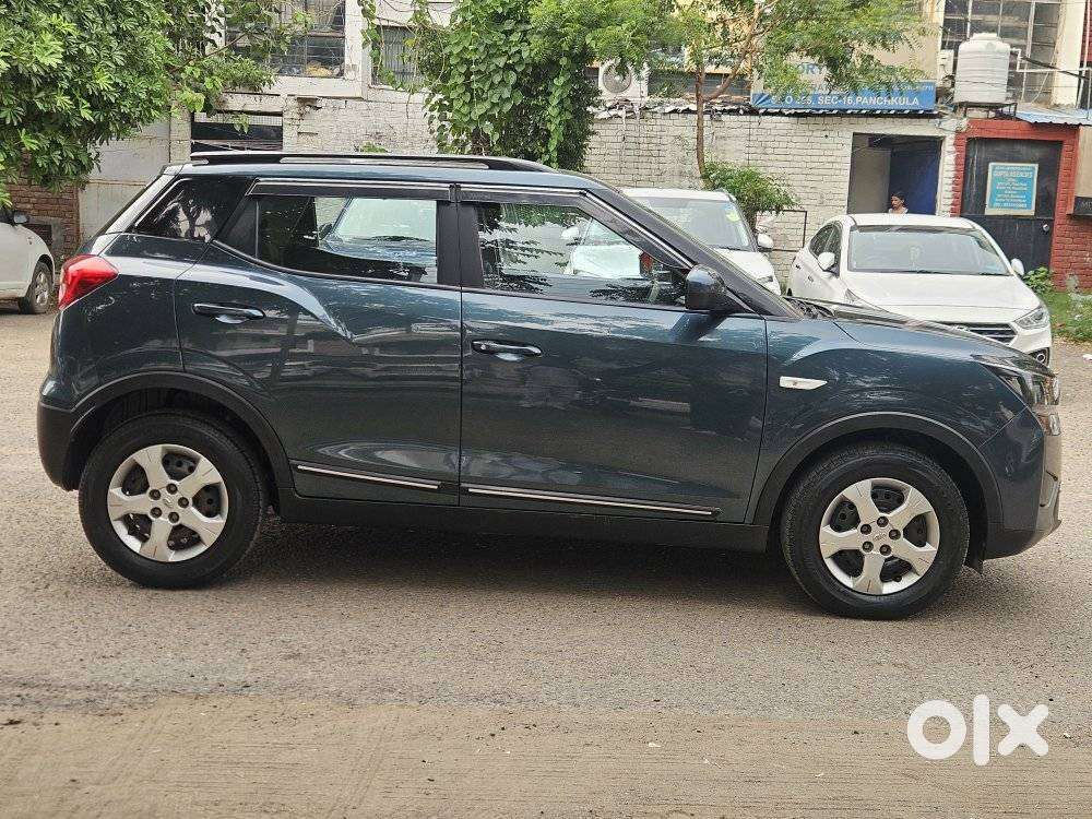 Mahindra Xuv300 1.2 W6 Amt Petrol, 2022, Petrol