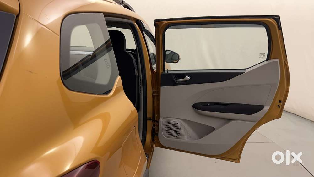 Renault Triber Rxz, 2020, Petrol