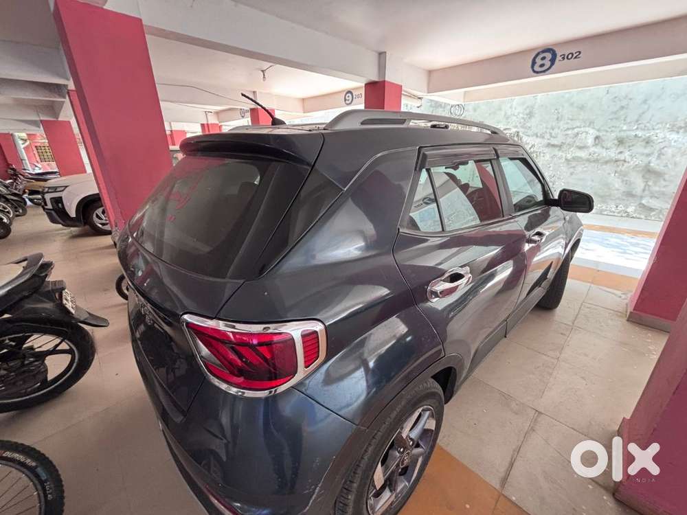 Hyundai Venue 2022 Petrol  Excellent Condition