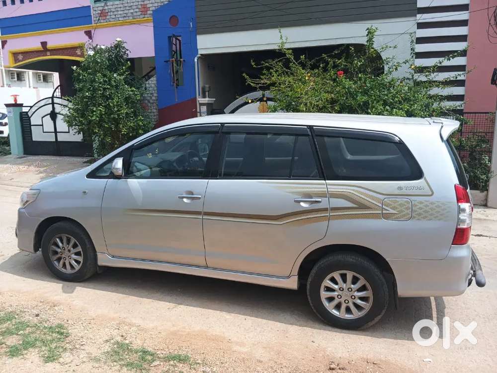 Toyota Innova 2.5 V 2014 Model 7 Seater Vehicle