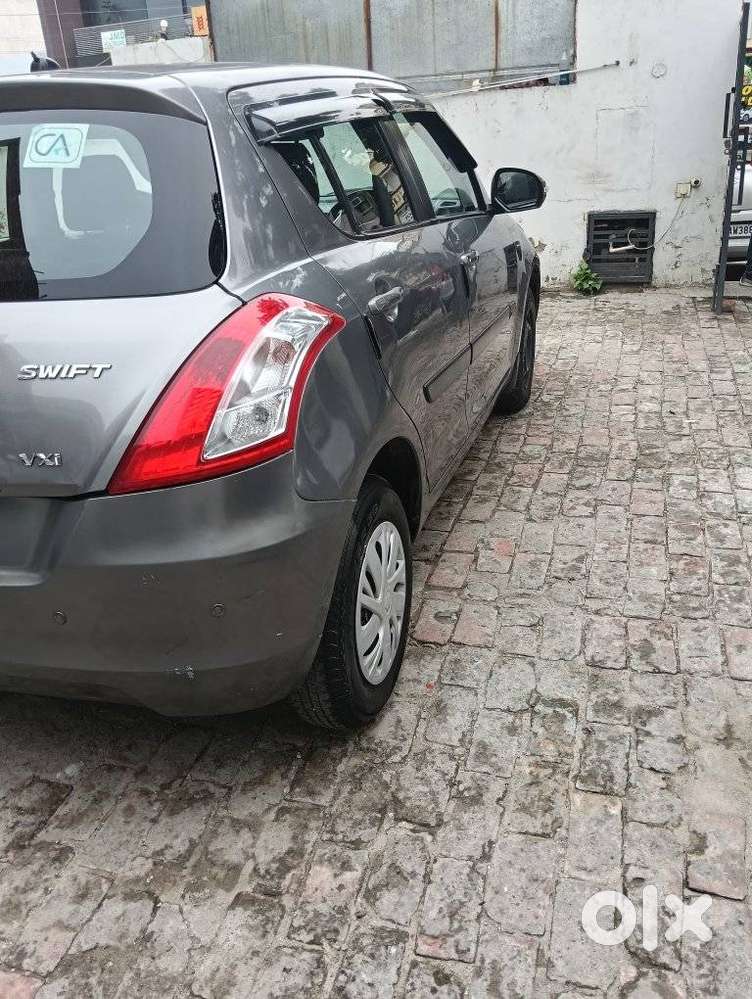 Maruti Suzuki Swift Vxi + Manual, 2015, Petrol
