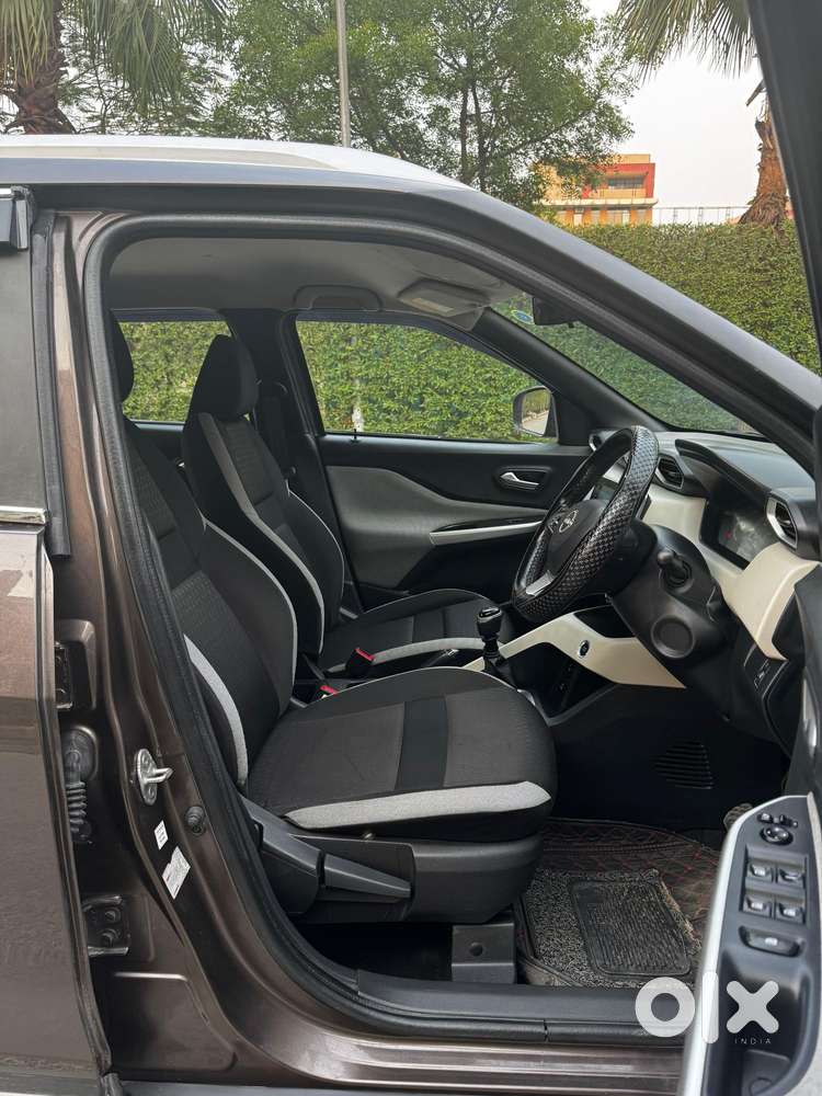 Nissan Magnite 1.0 Xv, 2023, Petrol