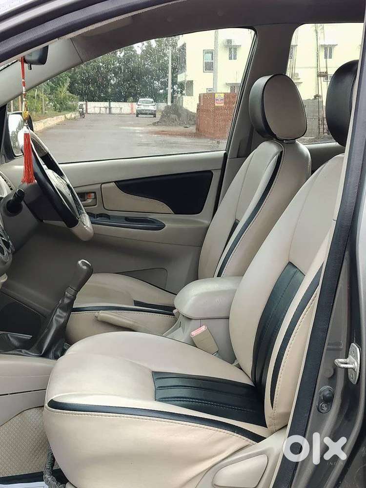 Toyota Innova 2.5 G (diesel) 8 Seater, 2011, Diesel