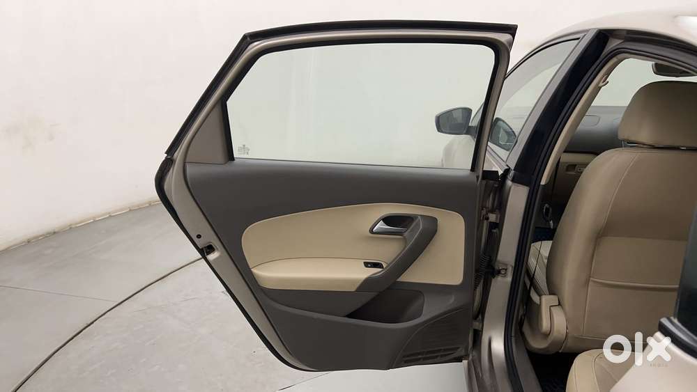 Volkswagen Vento 1.6 Highline, 2016, Petrol