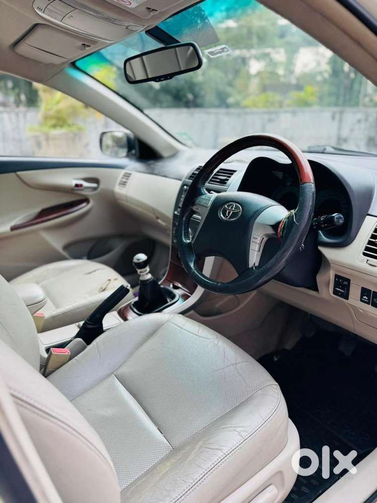 Toyota Corolla Altis 2012 Petrol Well Maintained
