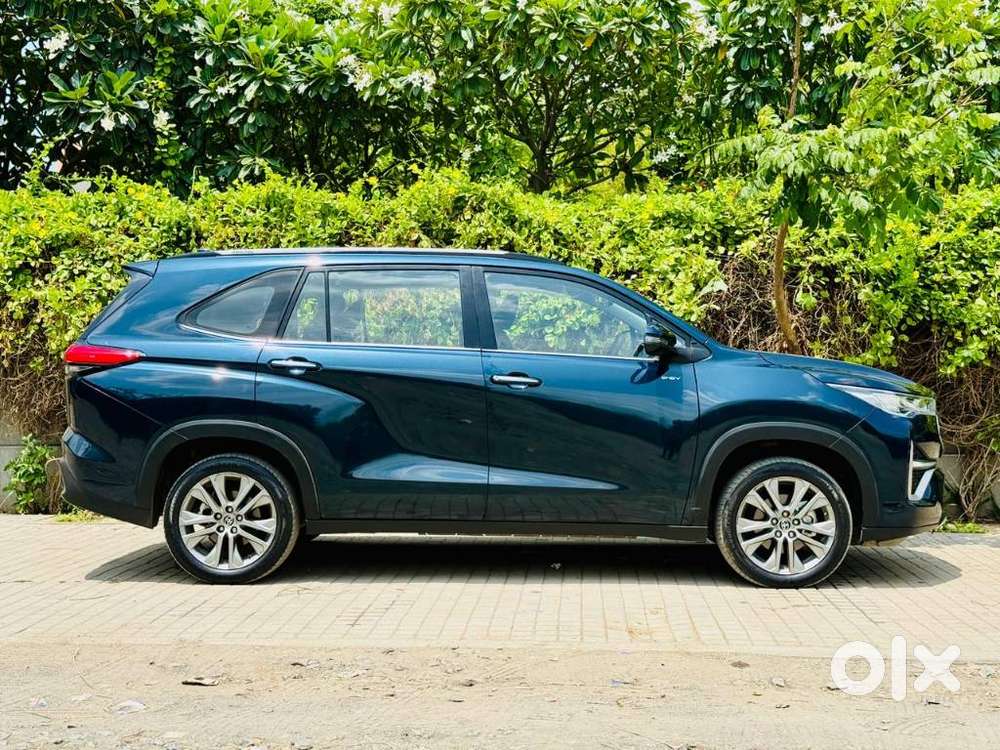 Toyota Innova Hycross 2.0 Zx (o) Hybrid 7 Str, 2025, Petrol