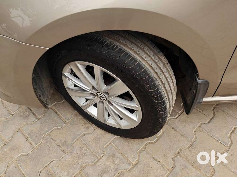 Volkswagen Vento 1.2 Tsi Highline Plus At, 2015, Petrol