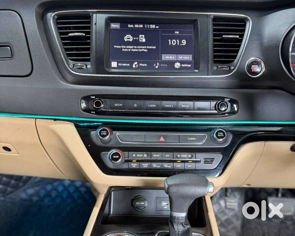 Kia Carnival Premium, 2022, Diesel