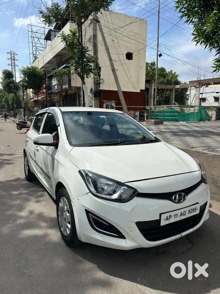 Hyundai I20 Diesel Manual 2nd 2012 With Xenos Screen And Back Hdcamera