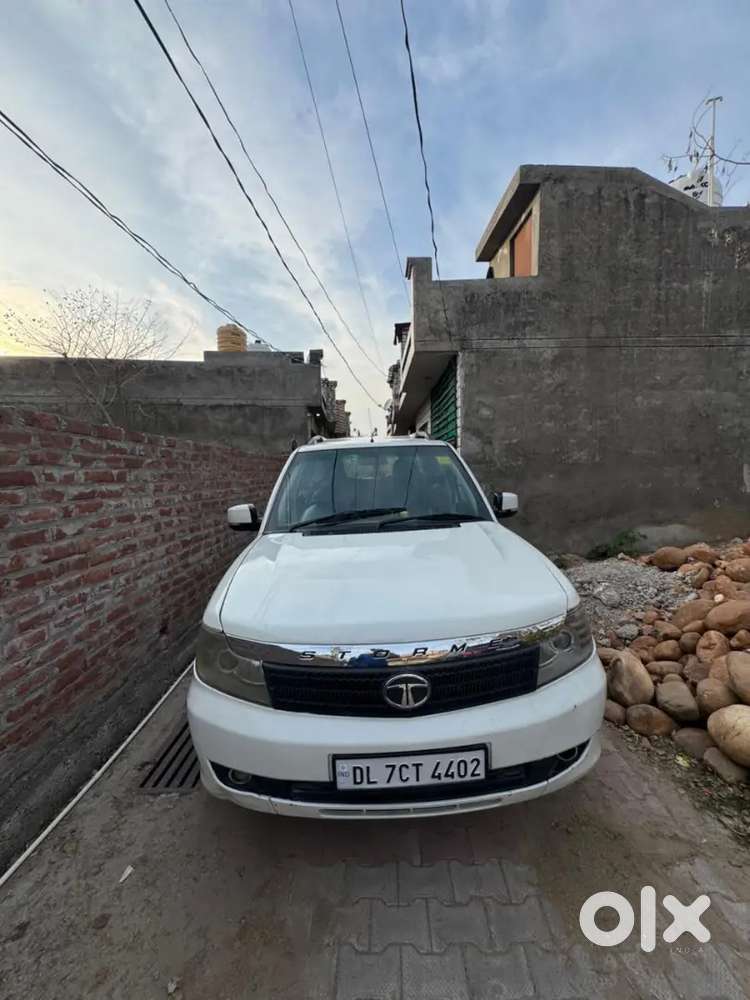 Tata Safari Storme 2015