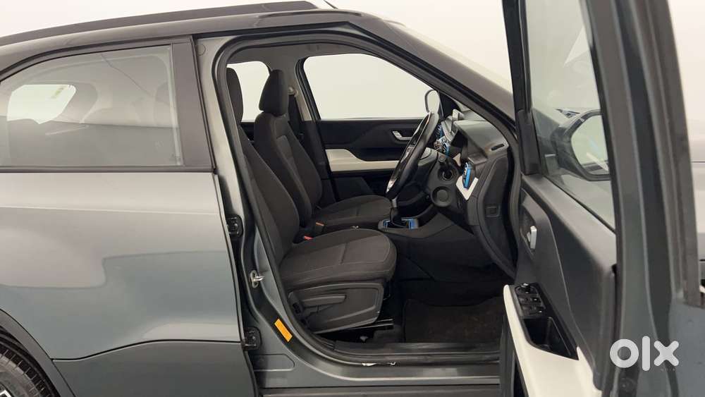 Tata Punch 1.2 Revotron Creative Dual Tone, 2023, Petrol
