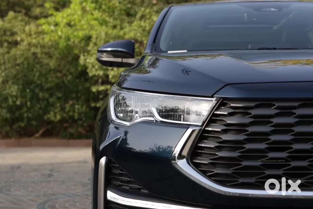 Toyota Innova Hycross 2.0 Zx (o) Hybrid 7 Str, 2025, Petrol