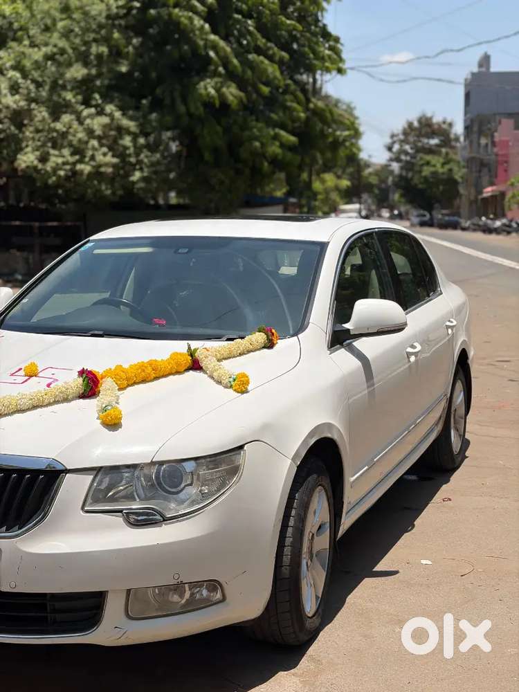 Skoda Superb Tdi 2011 मॉडल
