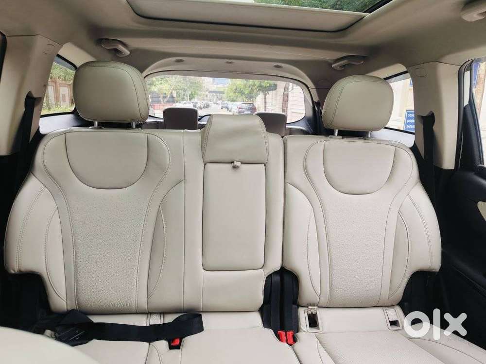 Mahindra Xuv700 2.0 Ax 7 Petrol Mt Str, 2021, Petrol