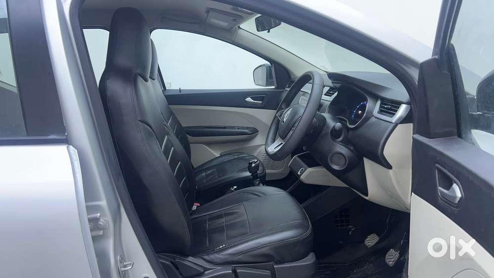 Renault Triber Rxz, 2023, Petrol
