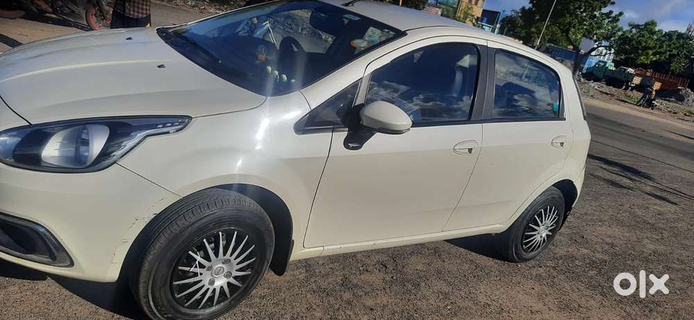 Fiat Grande Punto 2015 Petrol Variant