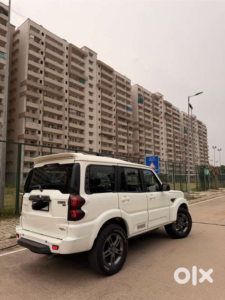 Mahindra Diesel Car 2018 S11