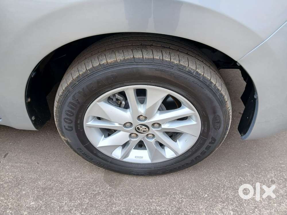 Toyota Innova Crysta 2.8 Gx At 8 Seater, 2017, Diesel