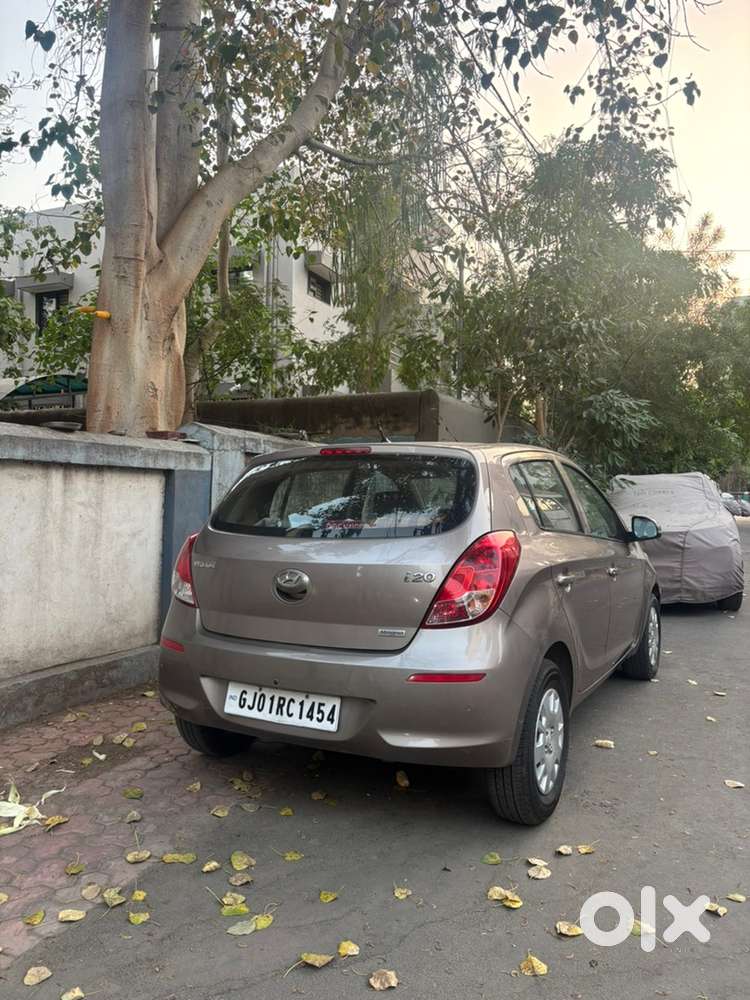 સિંગલ હાથે વપરાયેલ સારી Condition વાડી I20 સેલ કરવાની છે