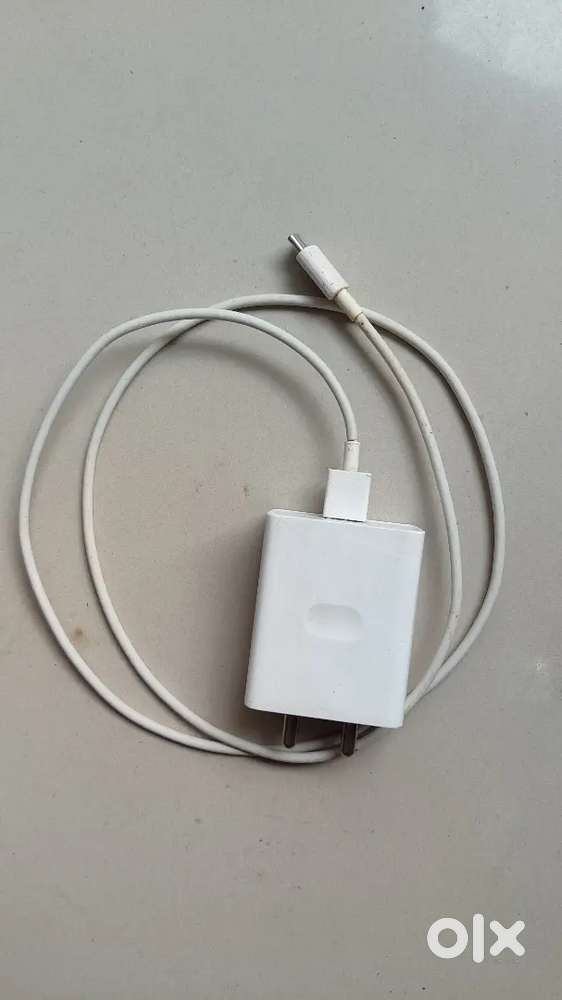 Realme Original Charger: 18W Quick Charge (9V/2A)