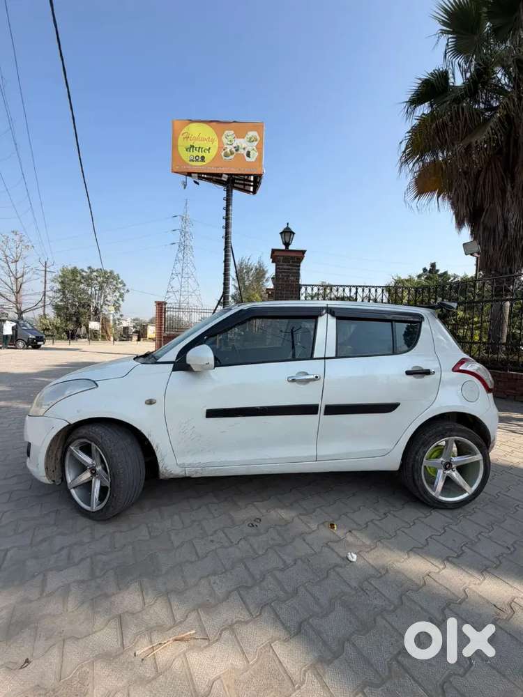 Maruti Suzuki Swift 2013 Cng & Hybrids Well Maintained