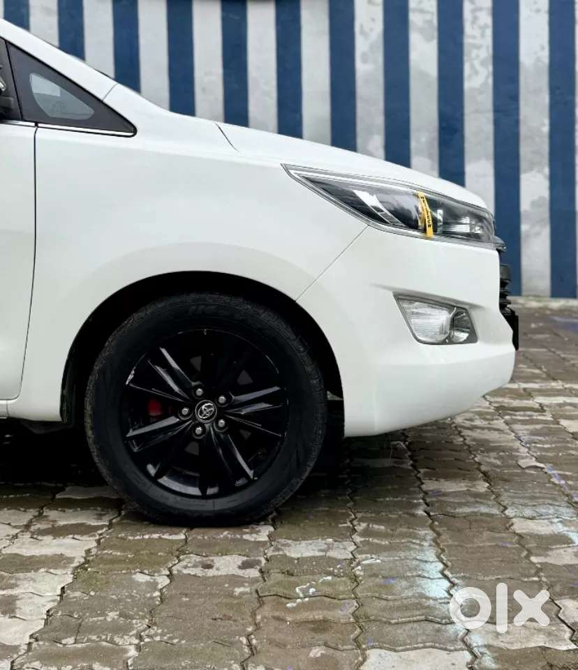 Toyota Innova Crysta 2.8 Zx At 7 Seater, 2016, Diesel