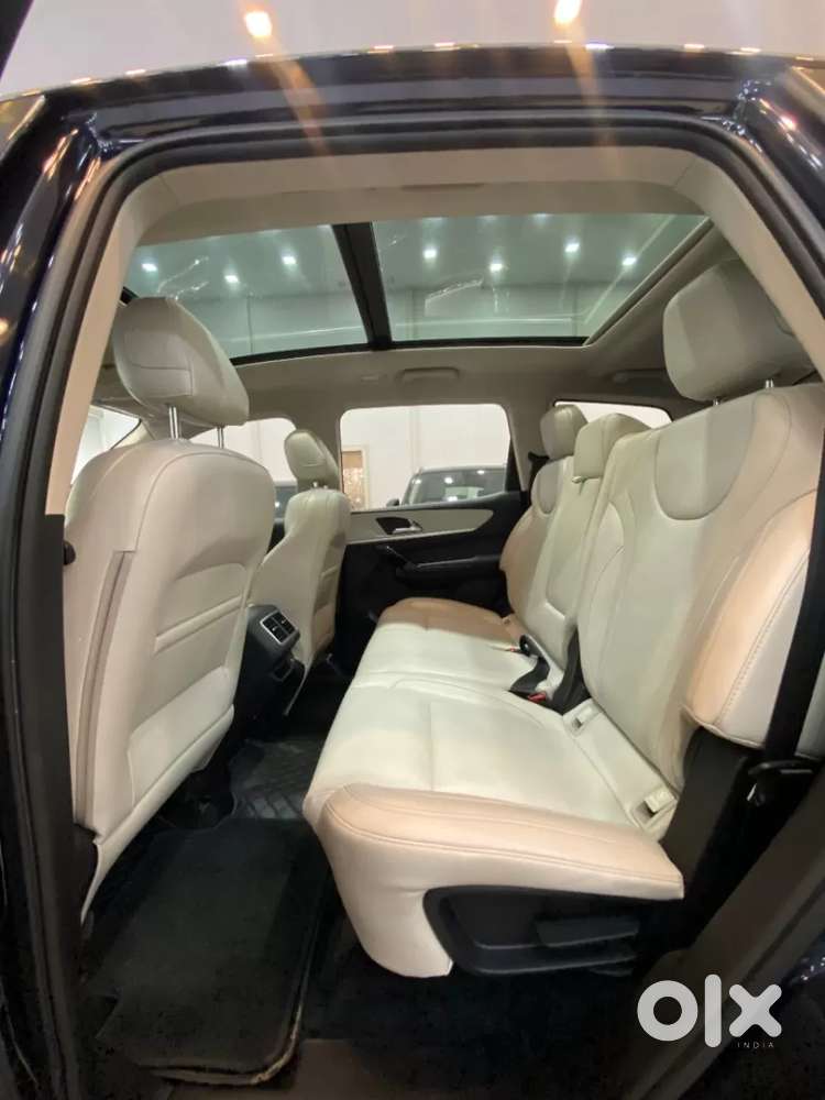 Mahindra Xuv700 2.2 Ax 7 Diesel At Luxury Pack Str Awd, 2023, Diesel