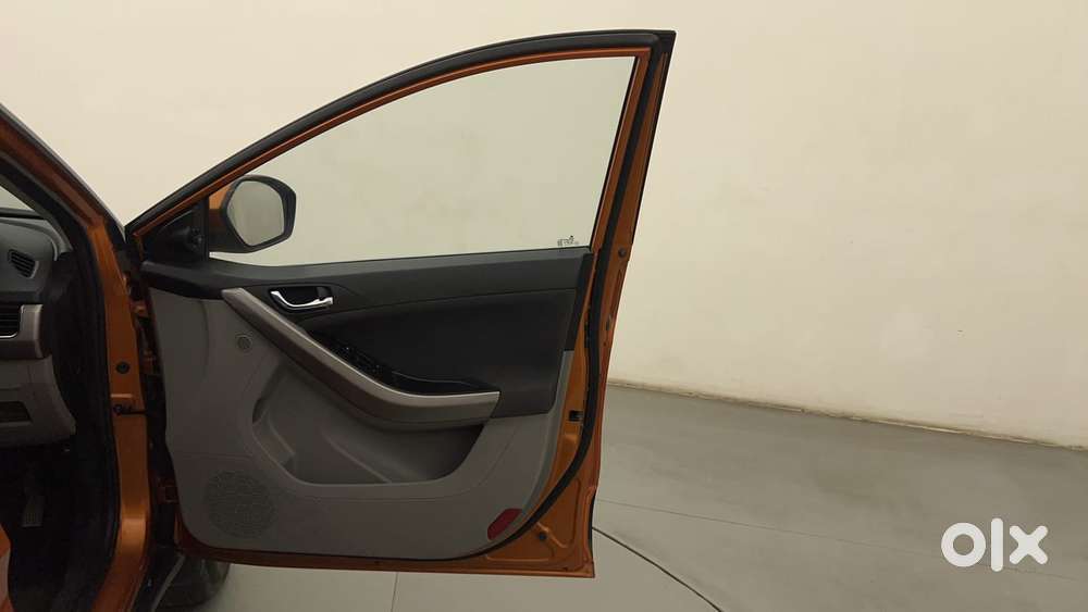 Tata Nexon 1.2 Revotron Xza Plus Dualtone, 2018, Petrol