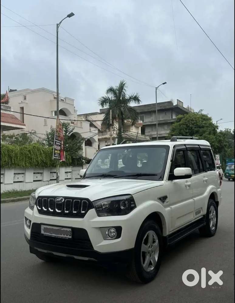Mahindra Scorpio S11