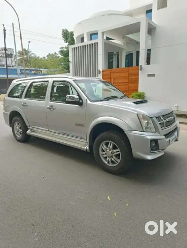 Isuzu Mu7 2015