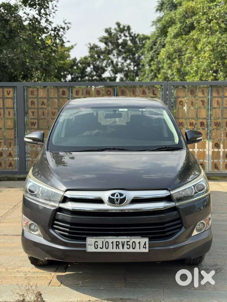 Toyota Innova Crysta 2.4 V, 2016, Petrol